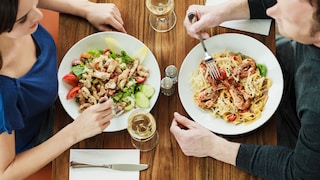 Auf Kohlenhydrate verzichten? Oder doch lieber auf Carbs setzen?