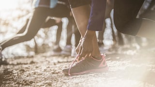 Ein optimal sitzender Laufschuh ist das A und O beim Laufen – mit diesem Trick verbessern Sie die Passform