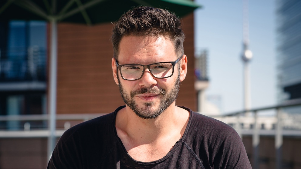 Thomas „Tuner“ Drechsel aus der RTL-Soap „Gute Zeiten, schlechte Zeiten“ auf der Dachterrasse des Grand Hyatt in Berlin