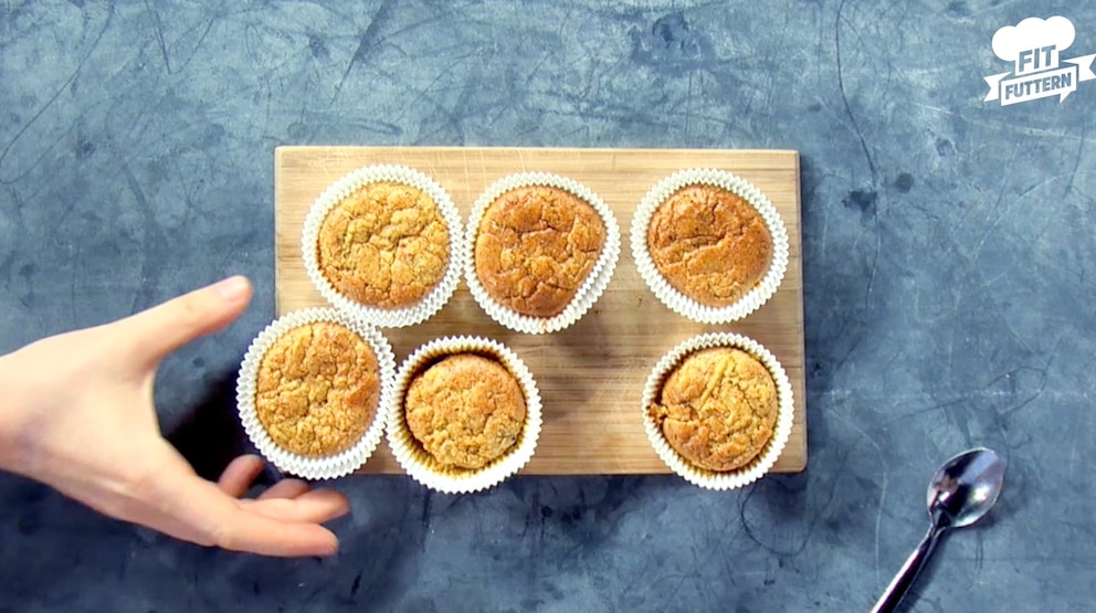 Die fertig gebackenen Karotten-Apfel-Muffins