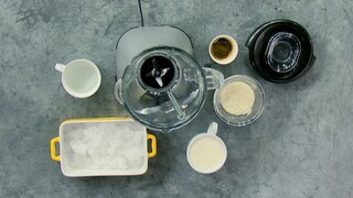 Selbstgemachter Wachmacher-Peoteinshake mit Espresso
