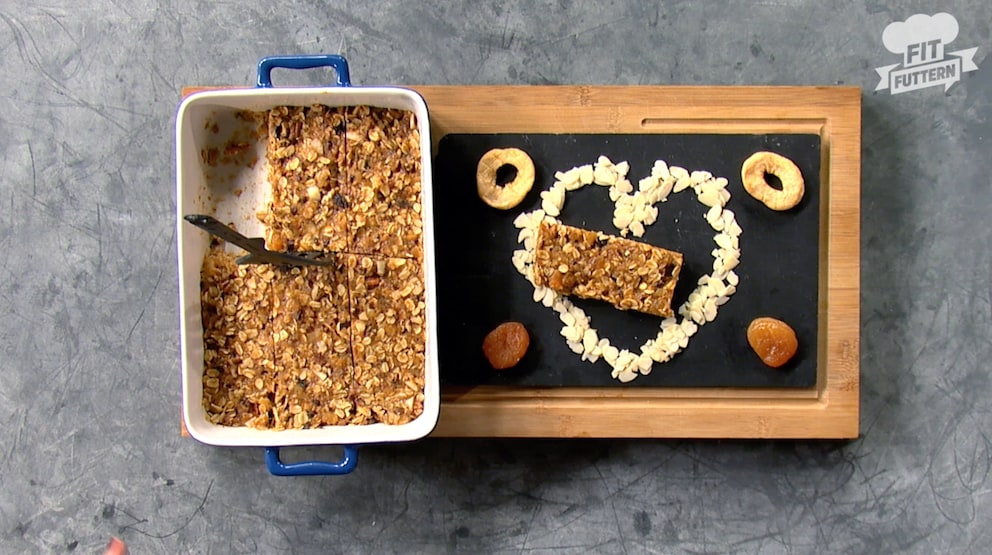 Selbst gemachte Frucht-Müsliriegel ohne Backen im Video