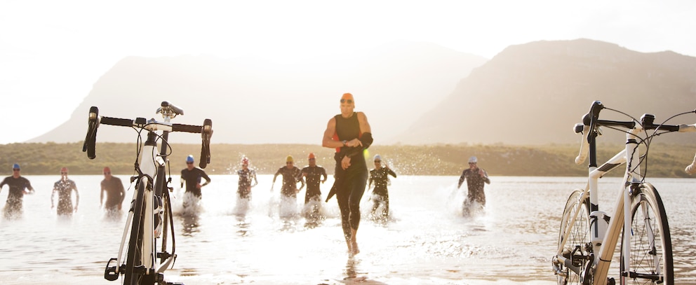 Sportler beim Triathlonwettkampf