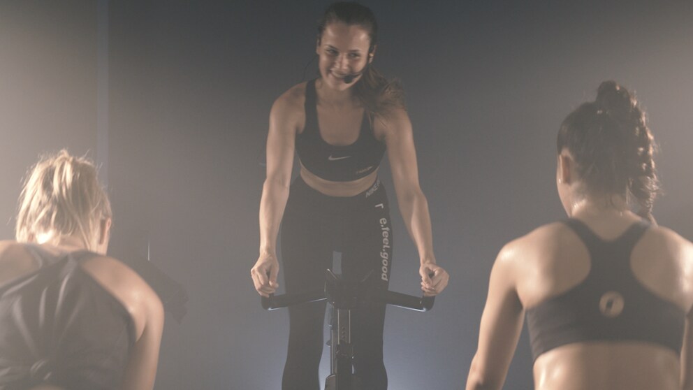 Das Indoor-Cycling-Konzept von „ride.bln“ bietet sowas wie Party auf dem Fahrrad. FITBOOK hat sich bei einem 50-minütigen Kurs die Kante gegeben