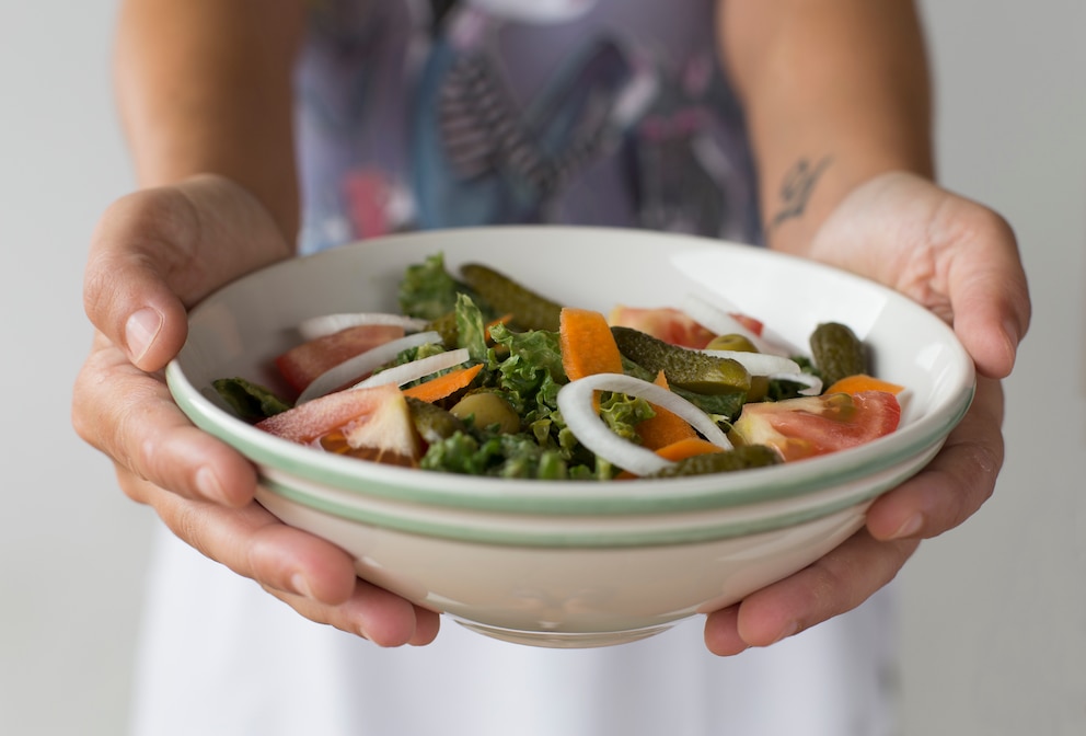 Salat mit Zwiebelringen