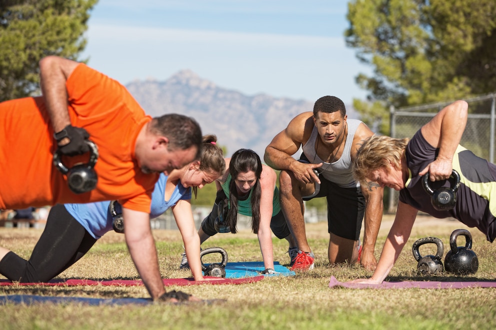  Kurz und effektiv: Bootcamps sind wie Personal Training in kleinen Gruppen. Aussetzen gibt's hier nicht!