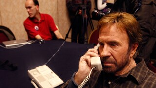 Chuck Norris am Telefon
