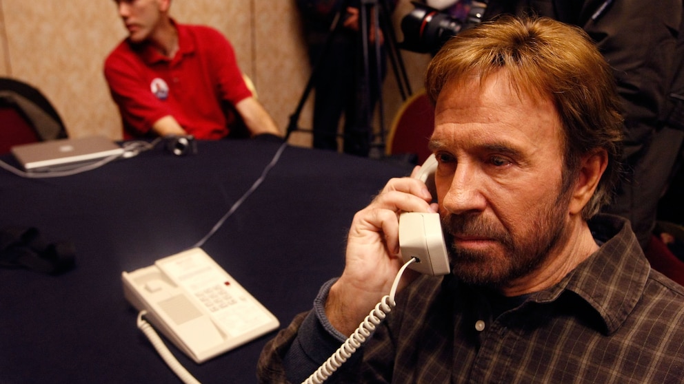 Chuck Norris am Telefon