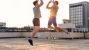 Zwei M&auml;nner beim Outdoor-Training