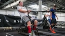 Mann bei einem HYROX-Training