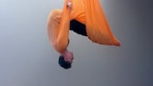 Jost Blomeyer beim Aerial Yoga