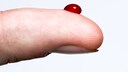 Bluttropfen auf dem Finger