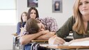 Schüler schläft im Unterricht ein
