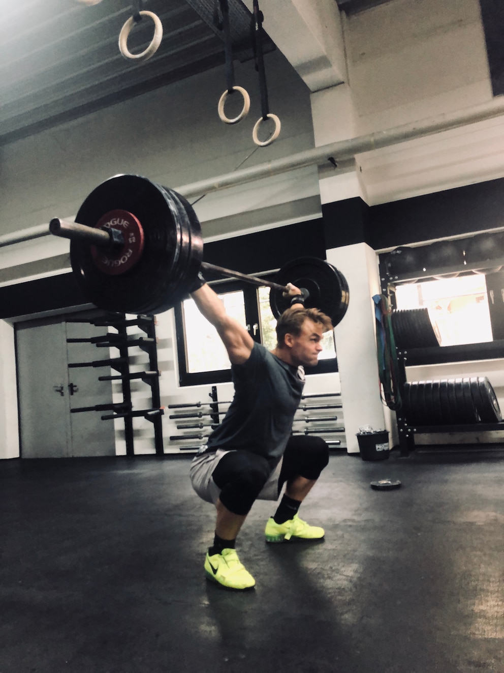 CrossFit-Athlet Hendrik Senf beim Stoßen