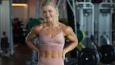 Sophia Thiel posiert im Fitnessstudio