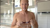 Ex-Schwimmprofi zeigt Trick, mit dem die Schwimmbrille nicht beschlägt