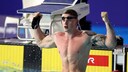 Adam Peaty jubelt im Schwimmbecken
