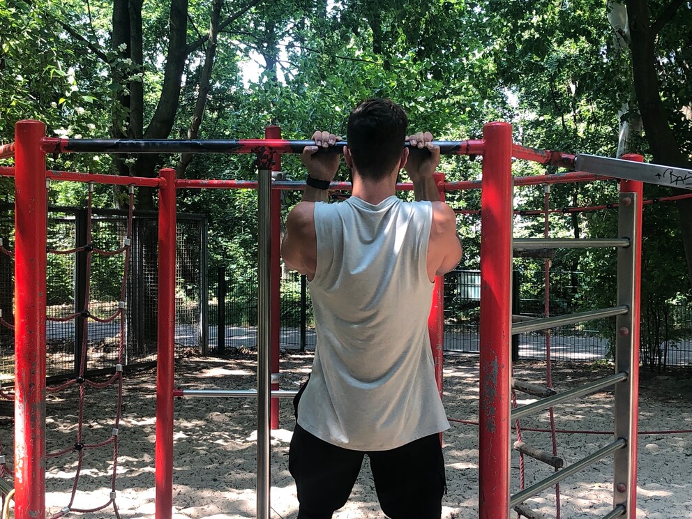 Pull-up with underhand grip