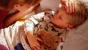 Mutter mit krankem Sohn