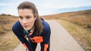 Trainingsplan erster Marathon: Joggerin macht Pause