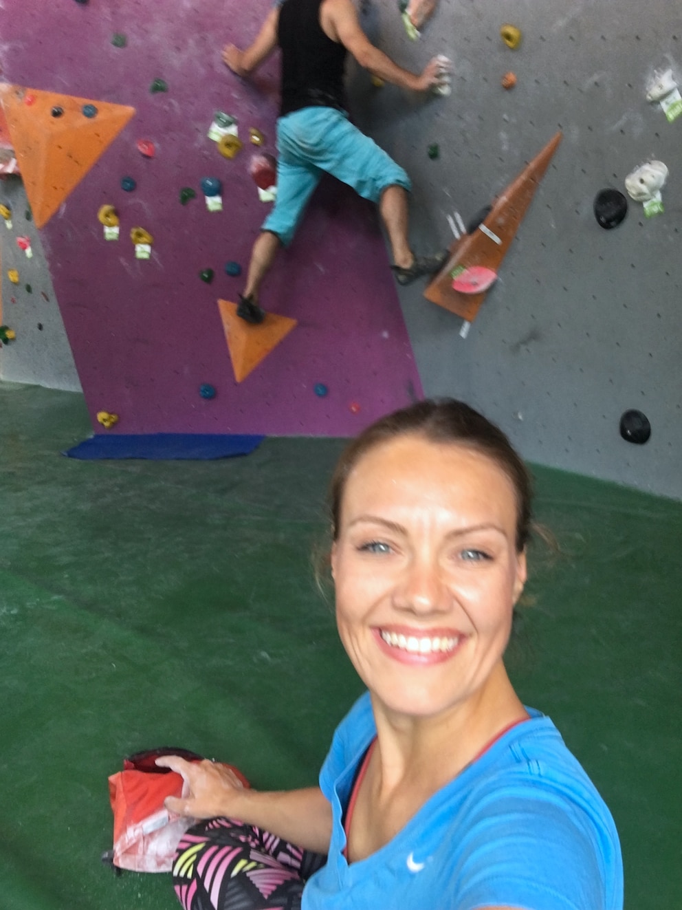 Selbstversuch: Bouldern in der Halle