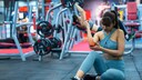 Sportlerin mit allergischer Reaktion auf der Haut