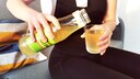 Brottrunk enthält viele wertvolle Probiotika - am besten sollte man zu jeder Mahlzeit ein Glas trinken.