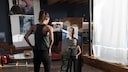 Frau beim Training mit dem VAHA-Fitness-Spiegel