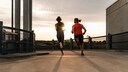 Gemeinsamkeit oder Wettbewerb?&nbsp;Gemeinsam Sport zu machen kann sehr gut f&uuml;r die Beziehung sein &ndash; wenn die Rahmenbedingungen stimmen.