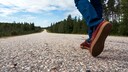 31.000 Schritte täglich: Mann beim Spaziergang