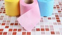 Gef&auml;rbtes Toilettenpapier