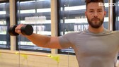 Das Seitheben-Tutorial mit Personal Trainer Erik Jäger