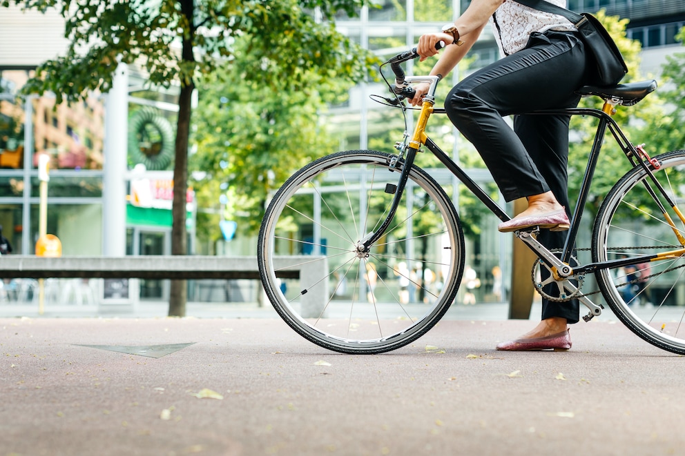 Gesund Fahrradfahren: Sattel und Lenker richtig einstellen