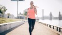 Funktionskleidung – Frau beim Joggen
