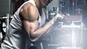 German Volume Training (GVT): Mann bei Trizeps-Übung