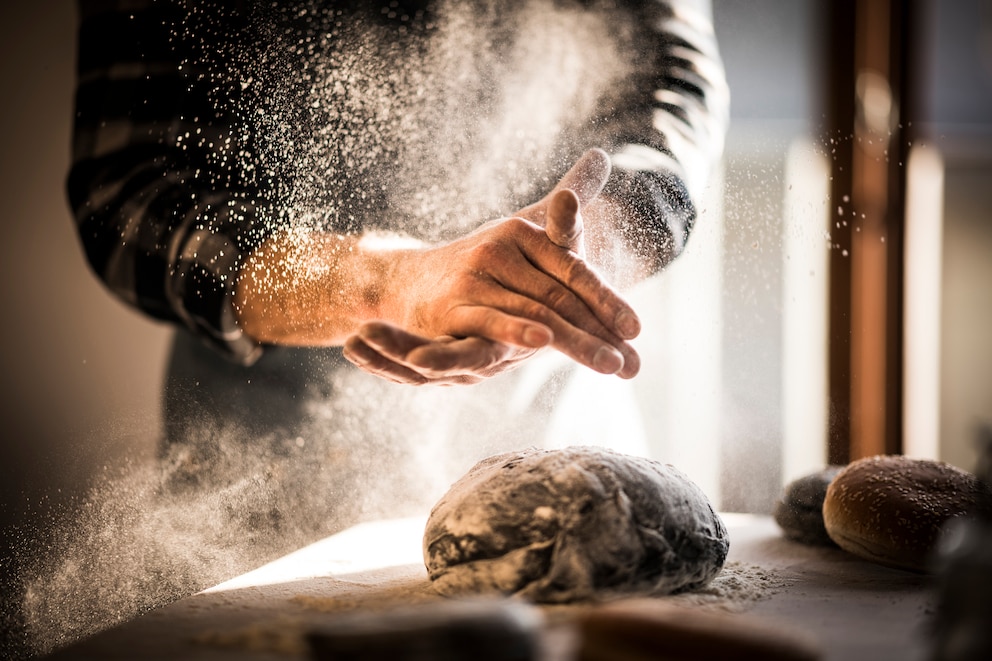 Mit Liebe ein Brot zu backen, entspannt weit mehr als Fernsehschauen auf dem Sofa – probieren Sie es aus!