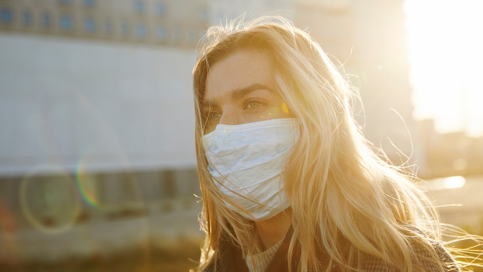 Machen uns die Hygieneregeln anfälliger für Infektionskrankheiten? Nur wenn wir über drei Jahre alle Viren von uns fernhalten, sagt Infektiologe Bernd Salzberger.