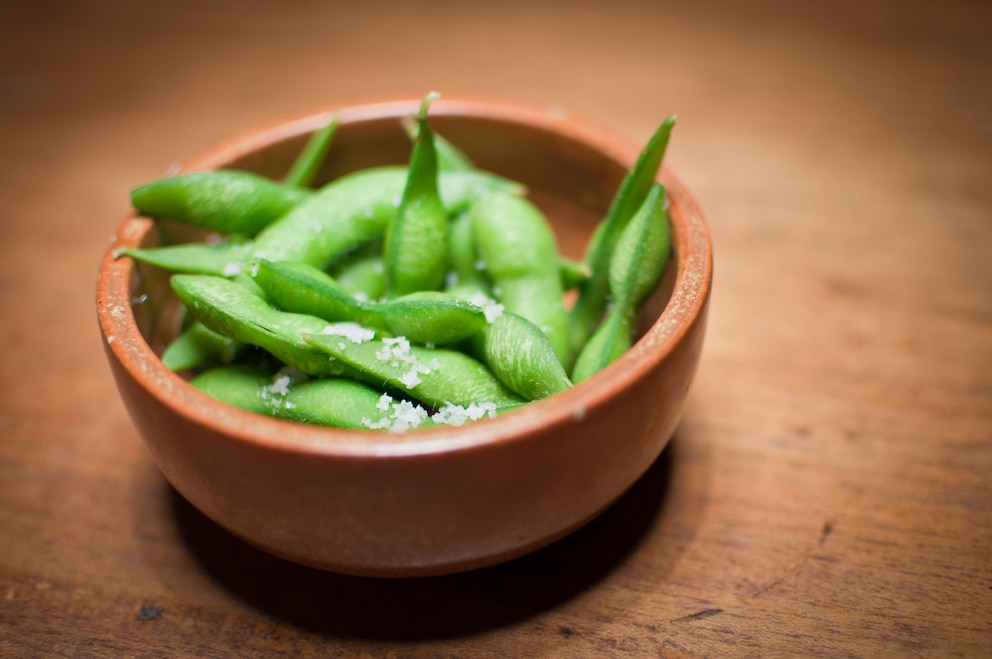 Herz-Snack: Gedämpfte Edamame mit grobem Meersalz 