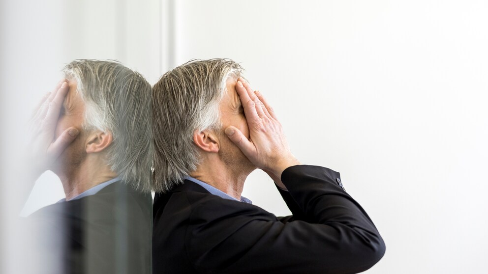 Mann leidet an Burn-out