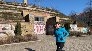 Frau joggt