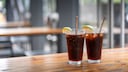 Zwei Gläser Cola