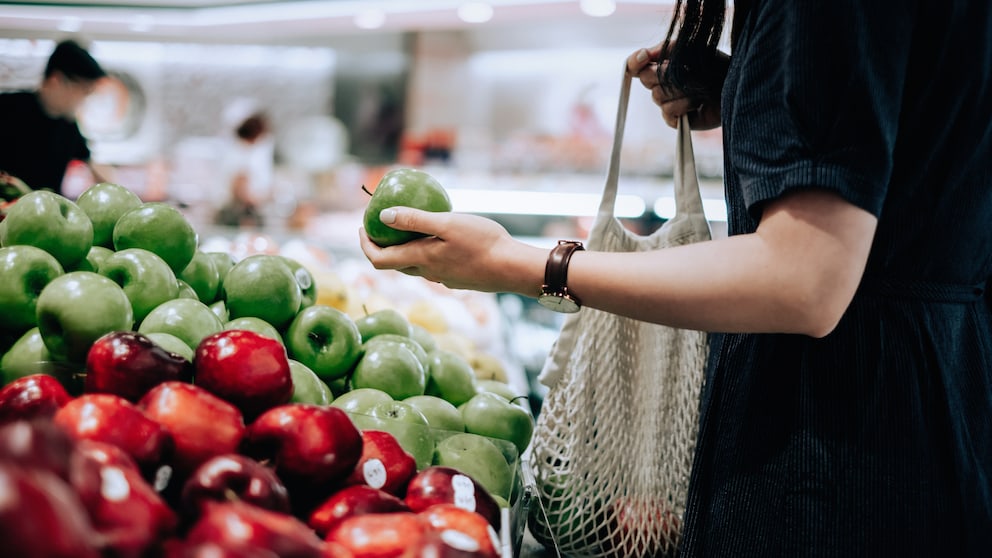 Gesund ist gleich teuer? In den Niederlanden startet eine Supermarkt-Kette ein interessantes Experiment.