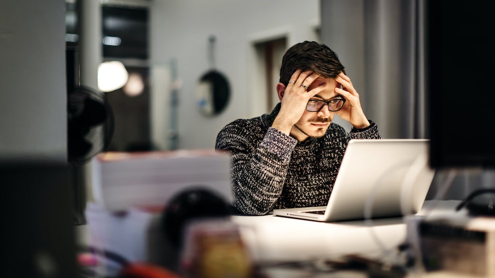 Besser konzentrieren: Mann bei der Arbeit