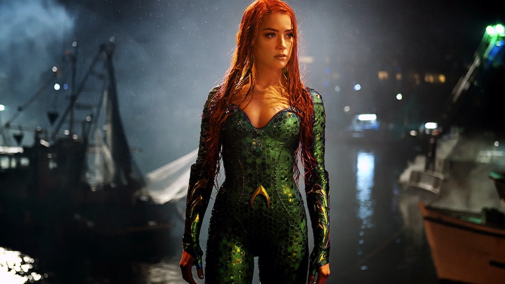 Amber Heard im Superheldinnen-Kostüm