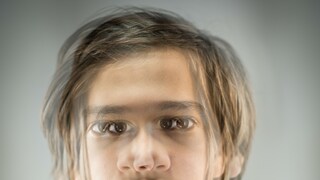 Verschwommenes Bild einen Jungen