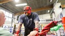 Hafthor Björnsson mit Kopfschutz im Boxring