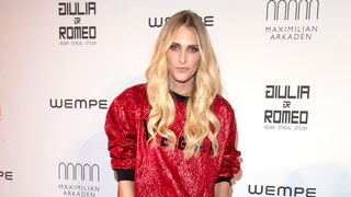 Anna Kraft im roten Pullover bei einer Veranstaltung