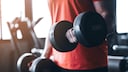 Wiederholungen Krafttraining Muskelaufbau: Hanteln