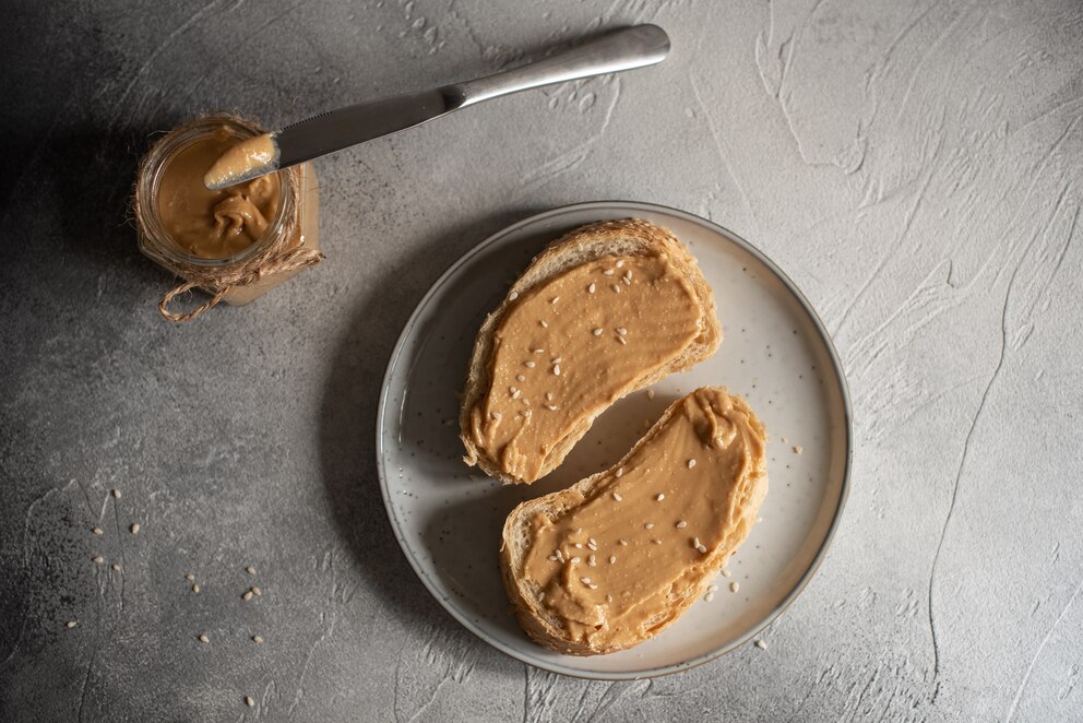 Erdnussbutter auf Toast