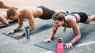 Bauchmuskeln trainieren: Planks sind eine Alternative zu Sit-ups